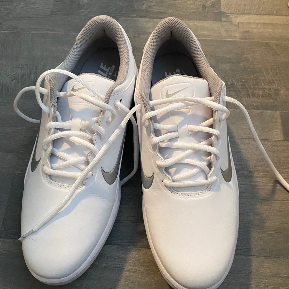 Men’s golf shoes